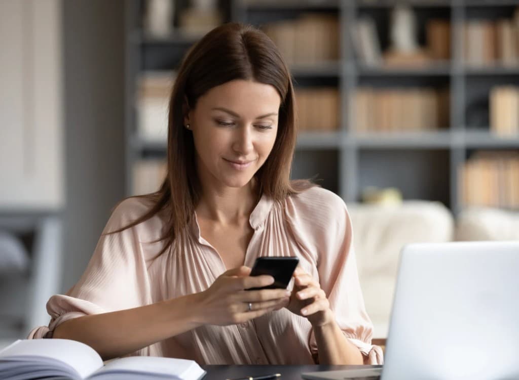 Interior designer using Allori on her phone